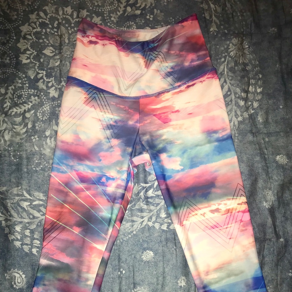 ✨EUC Onzie High Rise Yoga Capri - Pink Tie-Dye💛